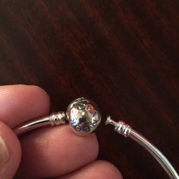 Unique snowflake limited edition bangle by PANDORA - Picture 6 of 7